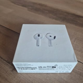 AirPods 4 (Apple)