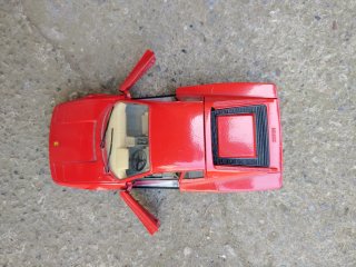 Camión porta coches con 2 coches