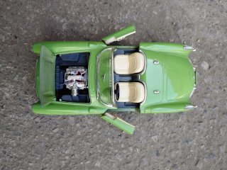 Camión porta coches con 2 coches