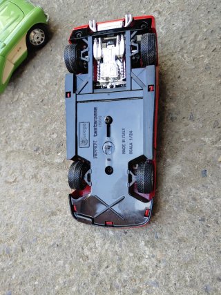 Camión porta coches con 2 coches