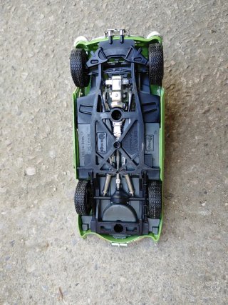 Camión porta coches con 2 coches