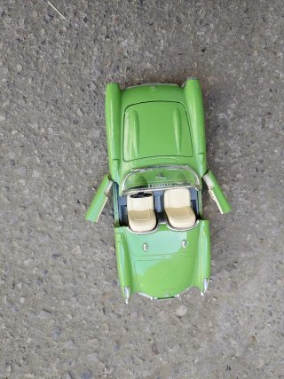 Camión porta coches con 2 coches