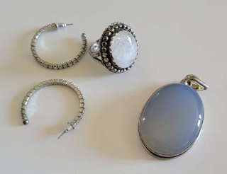 Set Gioielli: Pendente, Anello, Orecchini