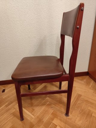 Sillas vintage cuero marrón madera