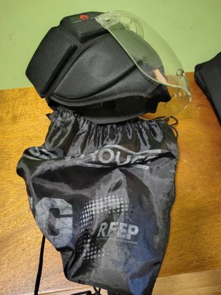 Casco hockey homologado