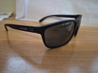 Gafas de sol Arnette polarizadas negras