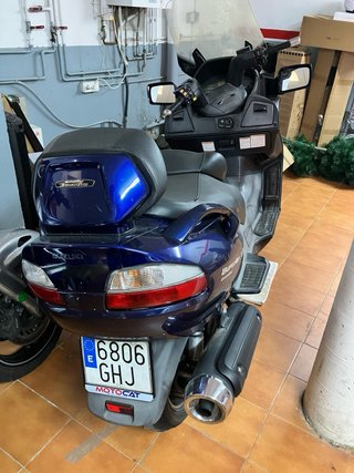 Suzuki Burgman 650 - Maxi Scooter