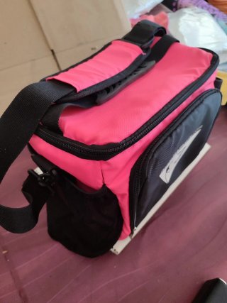 Bolsa isotérmica rosa y negra