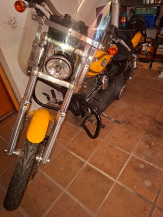 Harley Davidson Dyna Wide Glide Amarilla