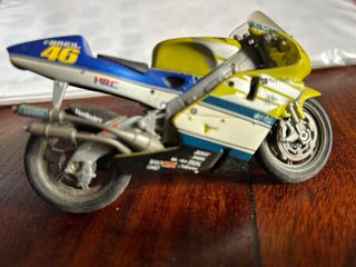 Maquetas de Motocicletas Ducati, Honda y Suzuki.