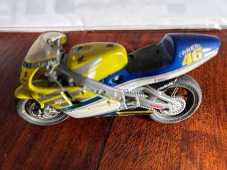 Maquetas de Motocicletas Ducati, Honda y Suzuki.
