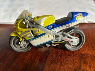 Maquetas de Motocicletas Ducati, Honda y Suzuki.