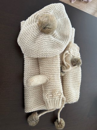 Conjunto Gorro, Bufanda y Guantes Beige