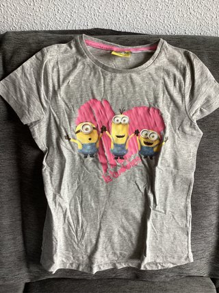 Camiseta Gris Minions Corazón Rosa