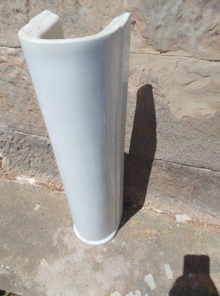 Pie de lavabo de porcelana blanca