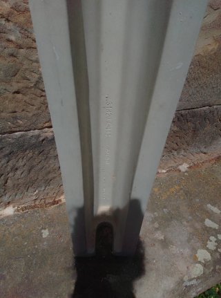 Pie de lavabo de porcelana blanca