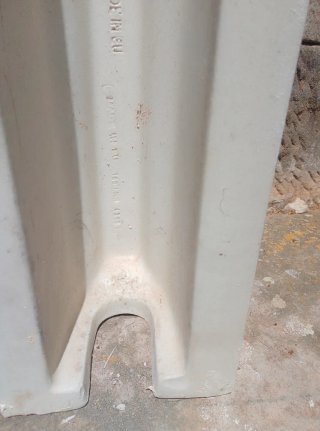 Pie de lavabo de porcelana blanca