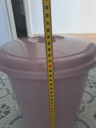 Cubo basura rosa con tapa