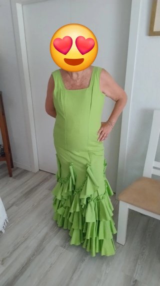 Traje de flamenca verde con volantes Talla 42/44