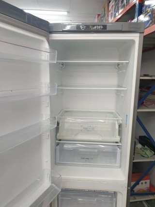 Nevera Indesit 1.90m x 60cm