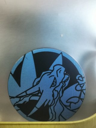 Lote de Lata Pokémon +50 cartas y moneda