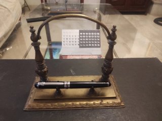 Escribanía de bronce antigua porta plumas