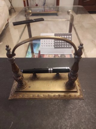 Escribanía de bronce antigua porta plumas