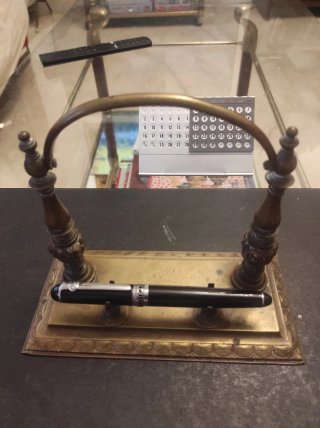 Escribanía de bronce antigua porta plumas