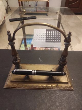 Escribanía de bronce antigua porta plumas