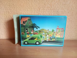 586. Playmobil coche utilitario verde 3211