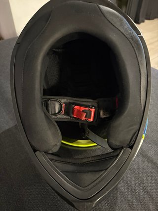 Casco AGV Amarillo con Diseño Divertido