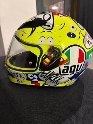 Casco AGV Amarillo con Diseño Divertido