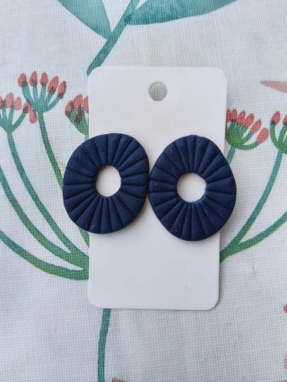 Pendientes asimétricos arcilla polimérica