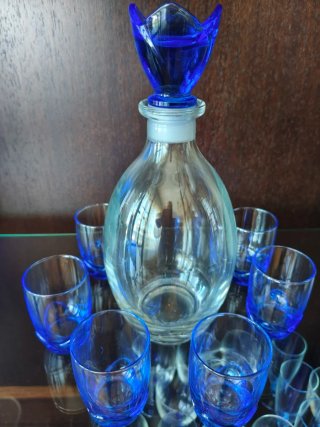 Licorera y 6 vasos de cristal azul