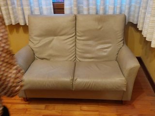 Sofá 2 plazas beige piel
