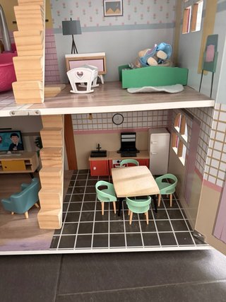 Casa de muñecas de madera