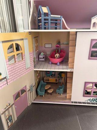 Casa de muñecas de madera