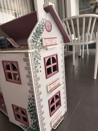 Casa de muñecas de madera
