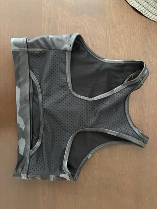 Top deportivo Nike camuflaje