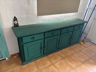 Mueble aparador de madera verde
