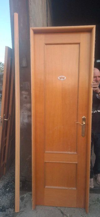 Puerta de madera interior