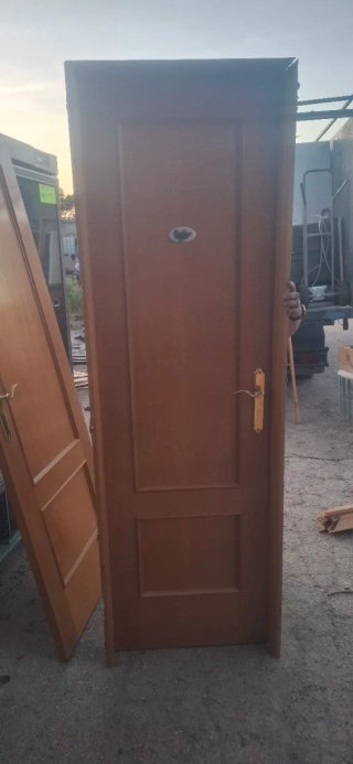 Puerta de madera interior
