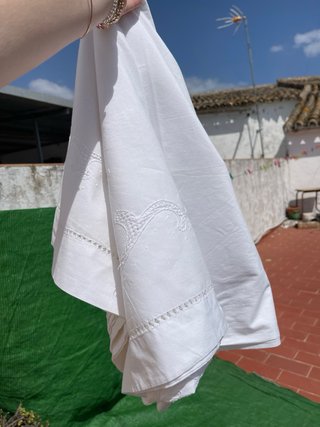 Sábana antigua bordada a mano angelitos