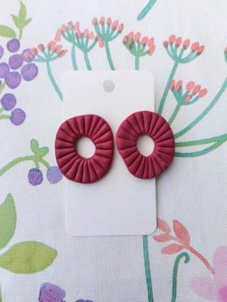 Pendientes asimétricos de arcilla polimérica