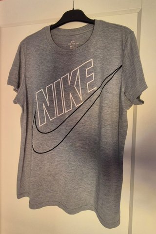 Camiseta Nike Gris Logo Swoosh Talla M