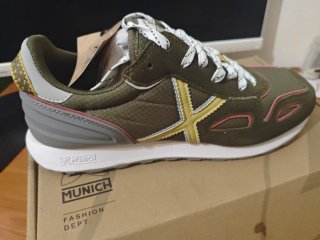 Munich. Talla 42 Verde Multicolor