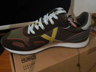 Munich. Talla 42 Verde Multicolor