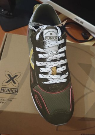 Munich. Talla 42 Verde Multicolor