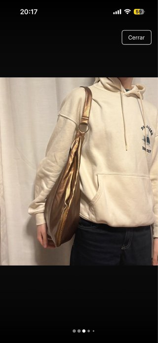 Bolso de hombro marrón y dorado