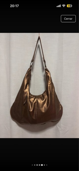 Bolso de hombro marrón y dorado